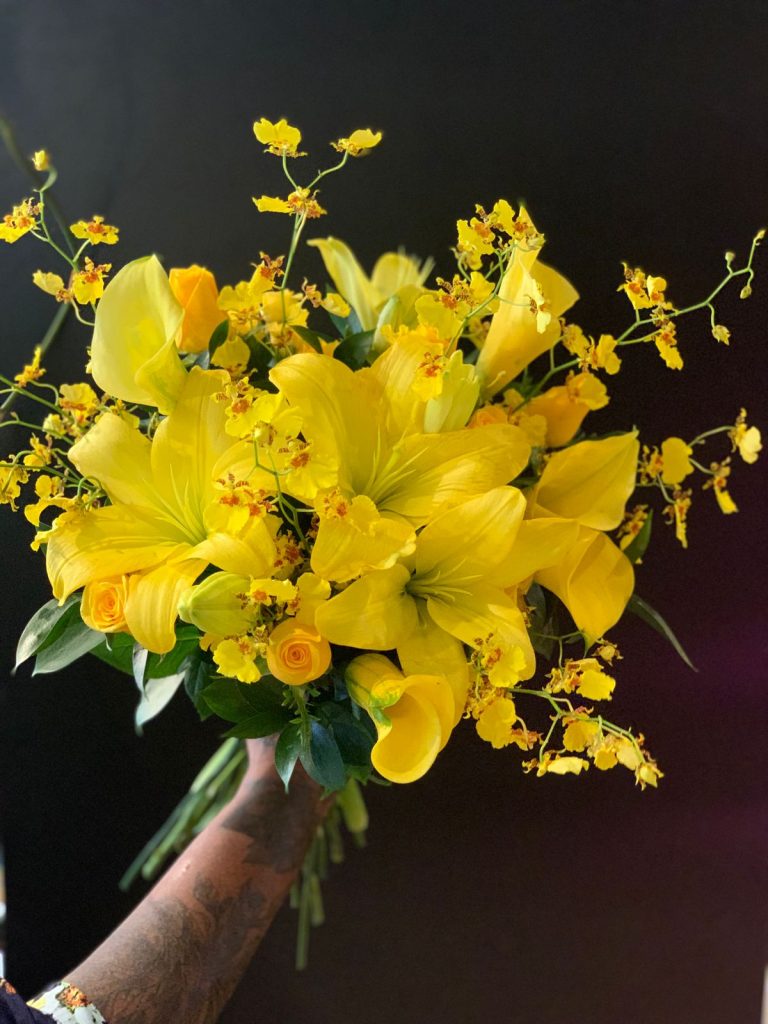  HOME BOUQUET COM MIX DE FLORES AMARELAS